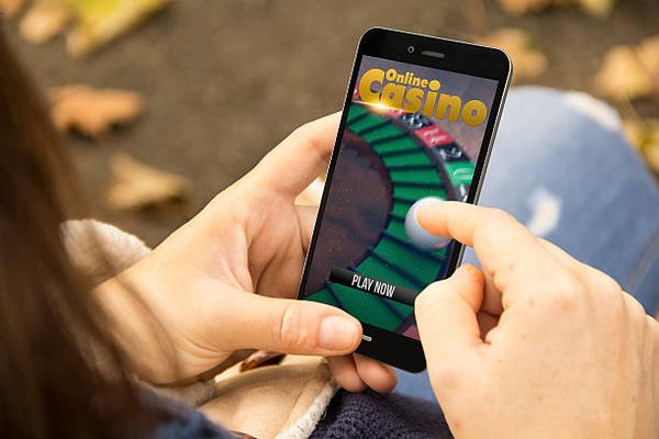 Find Live Casino Tables at the best online casino sites Singapore for Enthusiasts