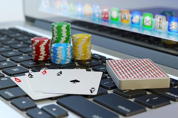 Explore Live Dealer Poker and Exciting Roulette Tables with เว็บพนันออนไลน์